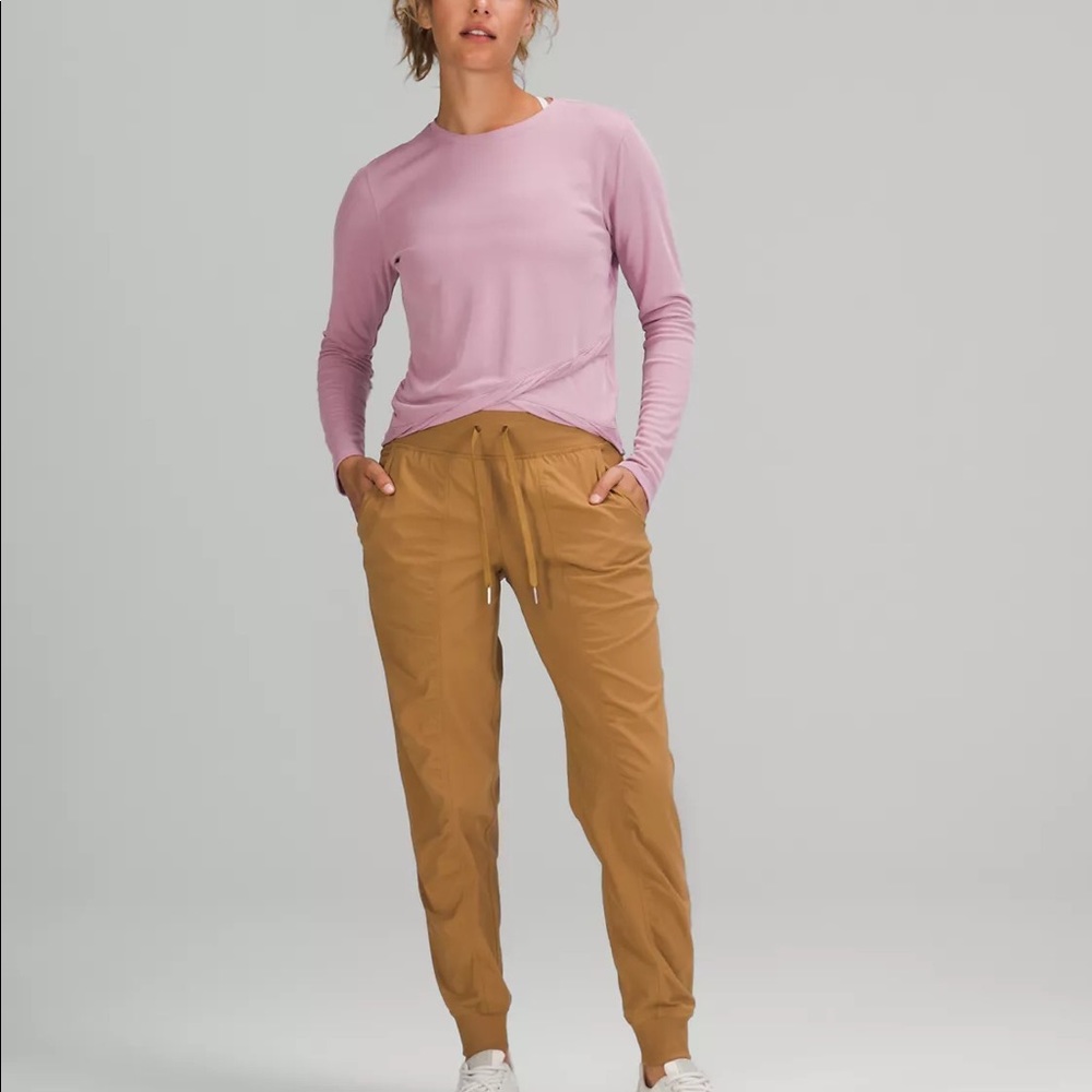 NWOT Do the Twist Lululemon top